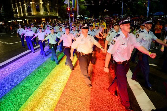 Marșul polițiștilor la parada homosexualilor și lesbienelor din Australia - sursa foto: abc.net.au